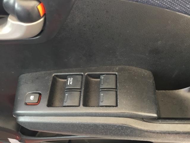フィット Ｇ　純正ナビ　ワンセグ　ＥＴＣ　運転席助手席エアバッグ　ナビ・ＴＶ　１セグＴＶ　キーレスリモコン　盗難防止システム　エアコン　ＡＢＳ　パワーウィンドウ　パワステ　運転席エアバッグ　ＶＳＡ（11枚目）