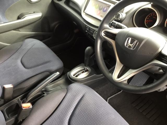 フィット Ｇ　純正ナビ　ワンセグ　ＥＴＣ　運転席助手席エアバッグ　ナビ・ＴＶ　１セグＴＶ　キーレスリモコン　盗難防止システム　エアコン　ＡＢＳ　パワーウィンドウ　パワステ　運転席エアバッグ　ＶＳＡ（19枚目）