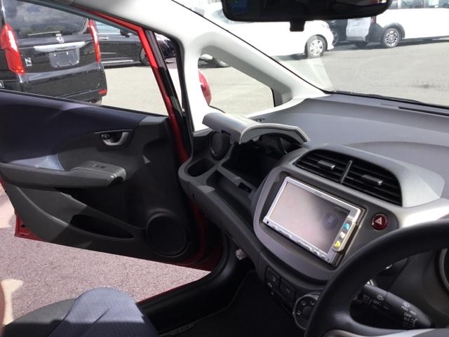 フィット Ｇ　純正ナビ　ワンセグ　ＥＴＣ　運転席助手席エアバッグ　ナビ・ＴＶ　１セグＴＶ　キーレスリモコン　盗難防止システム　エアコン　ＡＢＳ　パワーウィンドウ　パワステ　運転席エアバッグ　ＶＳＡ（24枚目）