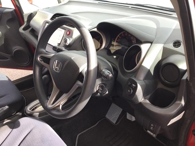 フィット Ｇ　純正ナビ　ワンセグ　ＥＴＣ　運転席助手席エアバッグ　ナビ・ＴＶ　１セグＴＶ　キーレスリモコン　盗難防止システム　エアコン　ＡＢＳ　パワーウィンドウ　パワステ　運転席エアバッグ　ＶＳＡ（25枚目）