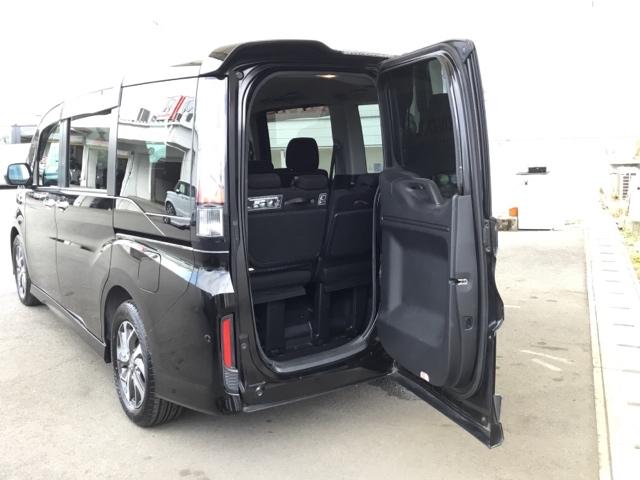 ステップワゴンスパーダ スパーダホンダセンシング　クルコン　ＥＴＣ　後席モニター　わくわくゲート　盗難防止　助手席エアバッグ　Ｗパワスラ　リアオートエアコン　地デジ　サイドエアバッグ　ＬＥＤライト　横滑り防止システム　オートエアコン　リアカメラ（9枚目）