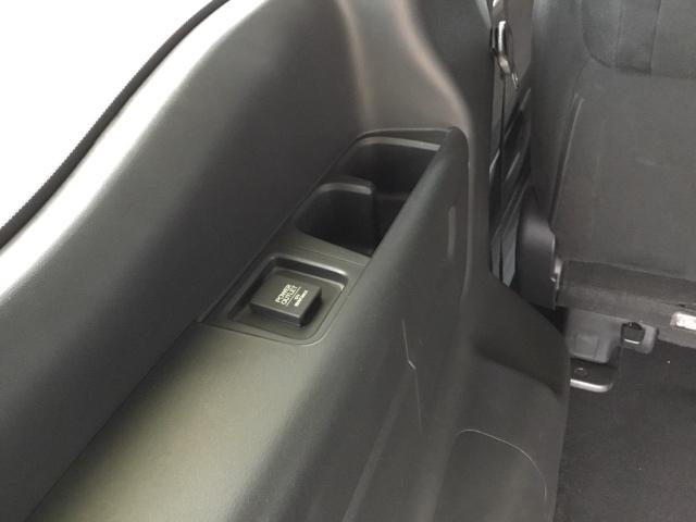 ステップワゴンスパーダ スパーダホンダセンシング　クルコン　ＥＴＣ　後席モニター　わくわくゲート　盗難防止　助手席エアバッグ　Ｗパワスラ　リアオートエアコン　地デジ　サイドエアバッグ　ＬＥＤライト　横滑り防止システム　オートエアコン　リアカメラ（12枚目）
