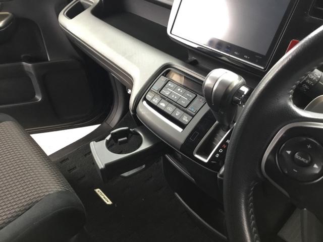 ステップワゴンスパーダ スパーダホンダセンシング　クルコン　ＥＴＣ　後席モニター　わくわくゲート　盗難防止　助手席エアバッグ　Ｗパワスラ　リアオートエアコン　地デジ　サイドエアバッグ　ＬＥＤライト　横滑り防止システム　オートエアコン　リアカメラ（25枚目）