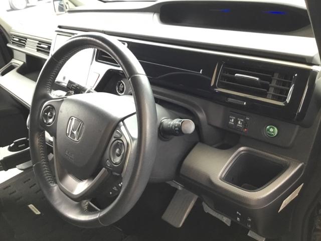 ステップワゴンスパーダ スパーダホンダセンシング　クルコン　ＥＴＣ　後席モニター　わくわくゲート　盗難防止　助手席エアバッグ　Ｗパワスラ　リアオートエアコン　地デジ　サイドエアバッグ　ＬＥＤライト　横滑り防止システム　オートエアコン　リアカメラ（29枚目）