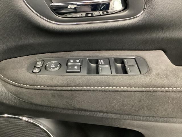 �d���i�[���h�A�~���[�̃X�C�b�`�͉^�]�ȃh�A�ɂ���܂��B