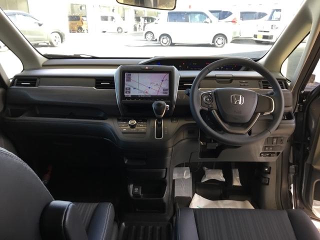 フリード Ｇ　片側電動スライドドア　ＥＴＣ　純正ナビ　フルセグ　片側電動両側スライドドア　３列シート　ＬＥＤヘッドライト　パワーウインドウ　地デジ　イモビ　ＶＳＡ　エアコン　エアバッグ　スマートキー　ＥＣＯＮモード（2枚目）