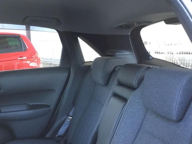 フィット ｅ：ＨＥＶホームブラックスタイル　クルコン　リアカメラ　純正ナビ　ＥＴＣ　パワーウィンドウ　パワーステアリング　地デジチューナー　Ｂカメラ　フルオートエアコン　オートクルーズコントロール　ＬＥＤライト　サイドＳＲＳ　オートライト（10枚目）