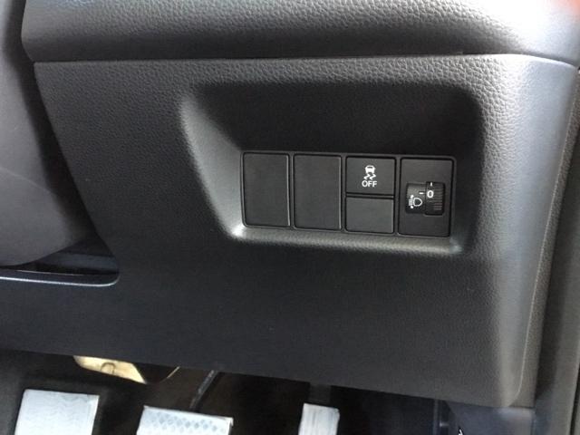 フィット ｅ：ＨＥＶホームブラックスタイル　クルコン　リアカメラ　純正ナビ　ＥＴＣ　パワーウィンドウ　パワーステアリング　地デジチューナー　Ｂカメラ　フルオートエアコン　オートクルーズコントロール　ＬＥＤライト　サイドＳＲＳ　オートライト（25枚目）