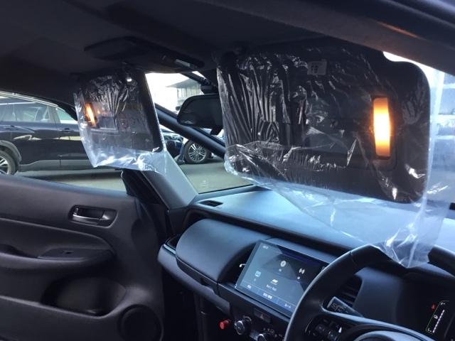 フィット ｅ：ＨＥＶホームブラックスタイル　クルコン　リアカメラ　純正ナビ　ＥＴＣ　パワーウィンドウ　パワーステアリング　地デジチューナー　Ｂカメラ　フルオートエアコン　オートクルーズコントロール　ＬＥＤライト　サイドＳＲＳ　オートライト（32枚目）