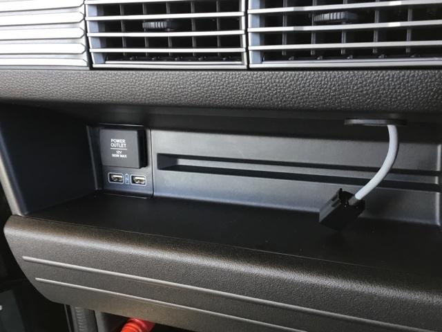 ����ȑ��ɋ}���[�d�Ή��^�C�v�̏[�d�p�t�r�a�W���b�N���t���Ă��܂��B