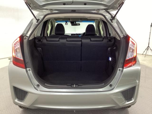 �R���p�N�g�{�f�B�[�Ȃ̂ɁA�׎��͂���ȂɍL�X�I��������ו����ς߂܂���B