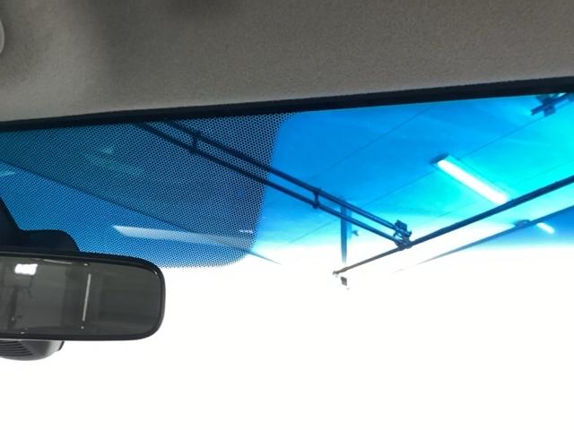 �n�[�t�V�F�C�h�t�����g�E�C���h�E�y�e�K���X��[�̐F�������z�𑕔����Ă��܂��B�L���t�����g�K���X�Ŏ��E���m�ۂ���ῂ�����}���܂��B