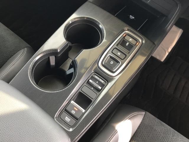 �y�G���N�g���b�N�M�A�Z���N�^�[�z�w��ł̒������삪�\�B�X�C�b�`�E�{�^���̑���ɂ���ăV�t�g������s�����Ƃ��ł��܂��B