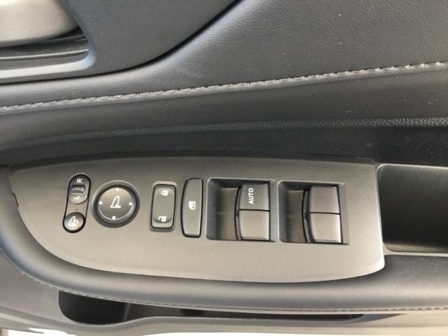 WR-V Z+ブラックスタイル デモカー 純正ナビ ETC 前後ドラレコ キーフリー サイドエアバック フルセグテレビ 横滑り防止機能 バックカメラ 禁煙車 USB LEDヘッドライト オートクルーズコントロール 盗難防止システム(12枚目)