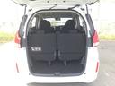 荷室は3列目シートを立てたままでも十分な容量があります。