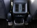 リアベンチレーション、充電用ＵＳＢジャック装備。後席も快適です！
