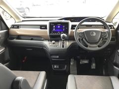 広びろとした視界が運転にゆとりを広げます。 2