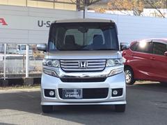 お客様に安全で快適なカーライフをお送りいただくために、中古車にも高いレベルの品質基準を設け、その基準に従って、全ての中古車について納車前整備を実施しています。 6