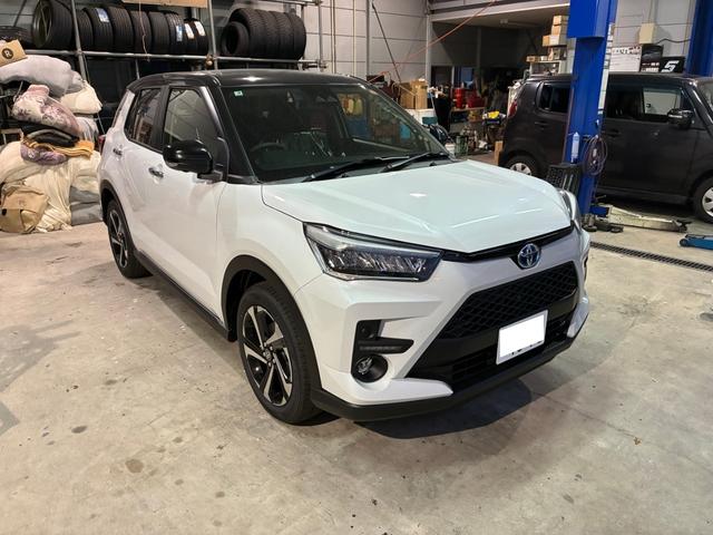 ライズ Ｚ　ハイブリッドＺ　純正９インチナビ　全方位カメラ　ブラインドスポットモニター　リアクロストラフィックアラート　ＬＥＤヘッドライト　アルミホイール　シートヒーター　前後ドライブレコーダー　ＥＴＣ（2枚目）