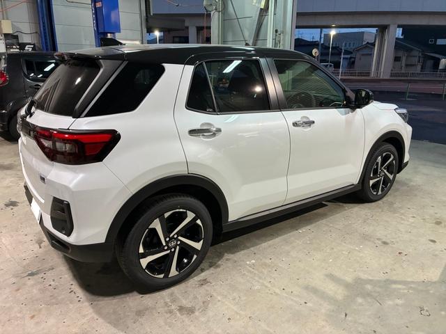 ライズ Ｚ　ハイブリッドＺ　純正９インチナビ　全方位カメラ　ブラインドスポットモニター　リアクロストラフィックアラート　ＬＥＤヘッドライト　アルミホイール　シートヒーター　前後ドライブレコーダー　ＥＴＣ（3枚目）