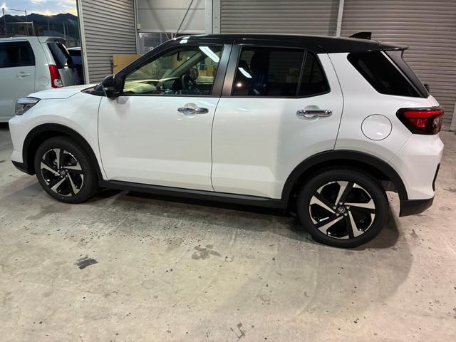 ライズ Ｚ　ハイブリッドＺ　純正９インチナビ　全方位カメラ　ブラインドスポットモニター　リアクロストラフィックアラート　ＬＥＤヘッドライト　アルミホイール　シートヒーター　前後ドライブレコーダー　ＥＴＣ（6枚目）