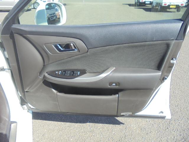 クラウン アスリート　スペシャルナビパッケージ　純正ナビＴＶ（ＣＤ／ＤＶＤ再生確認済み）＋バックモニター　クルーズコントロール　スマートキー　エンジンプッシュスタート　ＨＩＤヘッドライト　オートライト　ビルトインタイプＥＴＣ　前後ドライブレコーダー（24枚目）