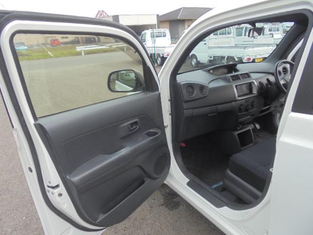 bB S 純正ナビTV 純正キーレス 前席ベンチシート 電動格納ドアミラー サイドバイザー・フロアマット 取説 ナビ取説あり 室内ルームクリーニング済(4枚目)