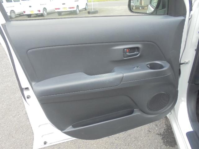 bB S 純正ナビTV 純正キーレス 前席ベンチシート 電動格納ドアミラー サイドバイザー・フロアマット 取説 ナビ取説あり 室内ルームクリーニング済(5枚目)