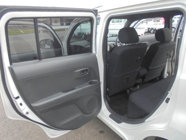 bB S 純正ナビTV 純正キーレス 前席ベンチシート 電動格納ドアミラー サイドバイザー・フロアマット 取説 ナビ取説あり 室内ルームクリーニング済(8枚目)