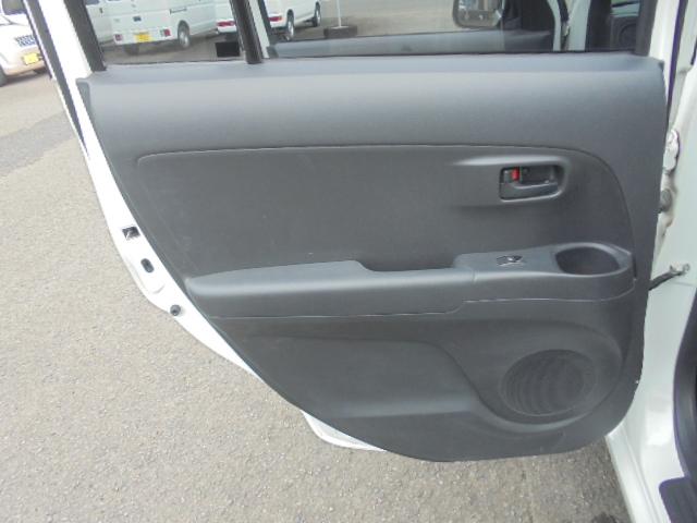 bB S 純正ナビTV 純正キーレス 前席ベンチシート 電動格納ドアミラー サイドバイザー・フロアマット 取説 ナビ取説あり 室内ルームクリーニング済(9枚目)