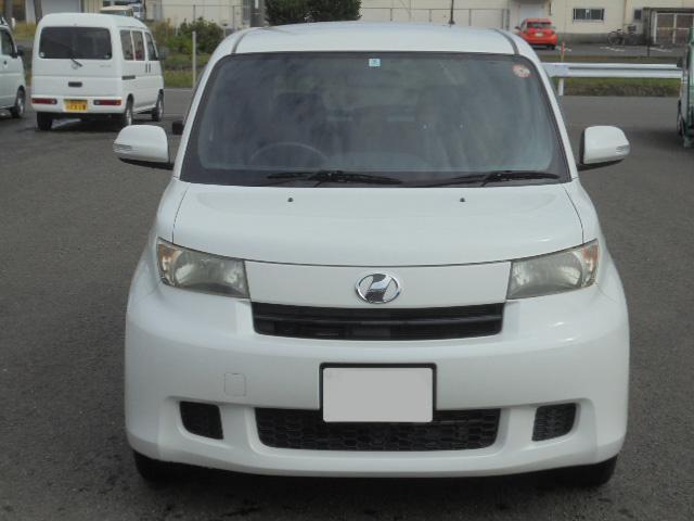 bB S 純正ナビTV 純正キーレス 前席ベンチシート 電動格納ドアミラー サイドバイザー・フロアマット 取説 ナビ取説あり 室内ルームクリーニング済(14枚目)