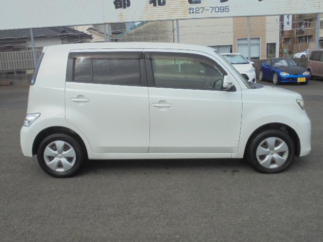 bB S 純正ナビTV 純正キーレス 前席ベンチシート 電動格納ドアミラー サイドバイザー・フロアマット 取説 ナビ取説あり 室内ルームクリーニング済(17枚目)