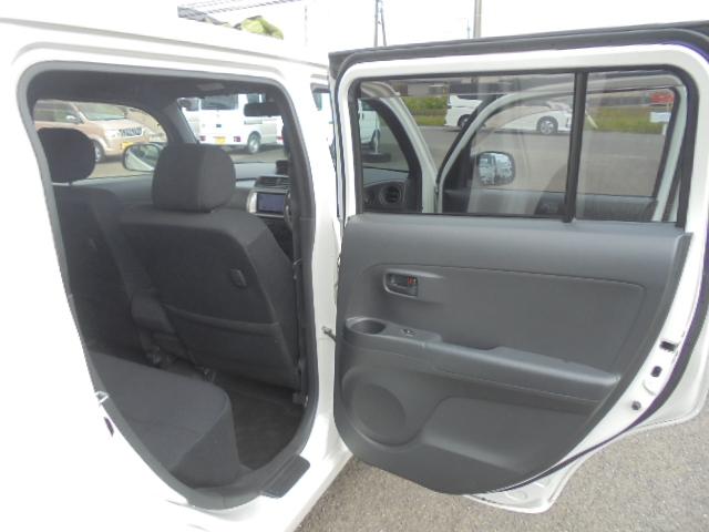 bB S 純正ナビTV 純正キーレス 前席ベンチシート 電動格納ドアミラー サイドバイザー・フロアマット 取説 ナビ取説あり 室内ルームクリーニング済(26枚目)