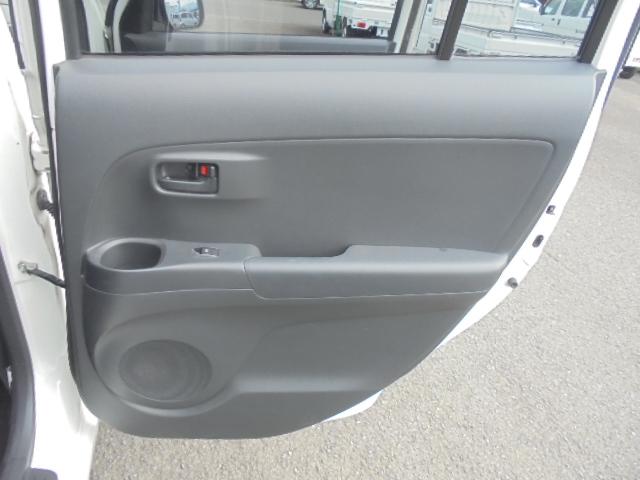 bB S 純正ナビTV 純正キーレス 前席ベンチシート 電動格納ドアミラー サイドバイザー・フロアマット 取説 ナビ取説あり 室内ルームクリーニング済(27枚目)