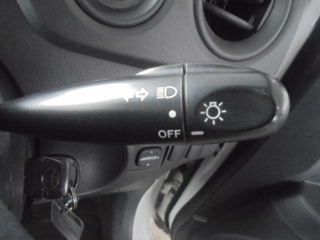 bB S 純正ナビTV 純正キーレス 前席ベンチシート 電動格納ドアミラー サイドバイザー・フロアマット 取説 ナビ取説あり 室内ルームクリーニング済(34枚目)