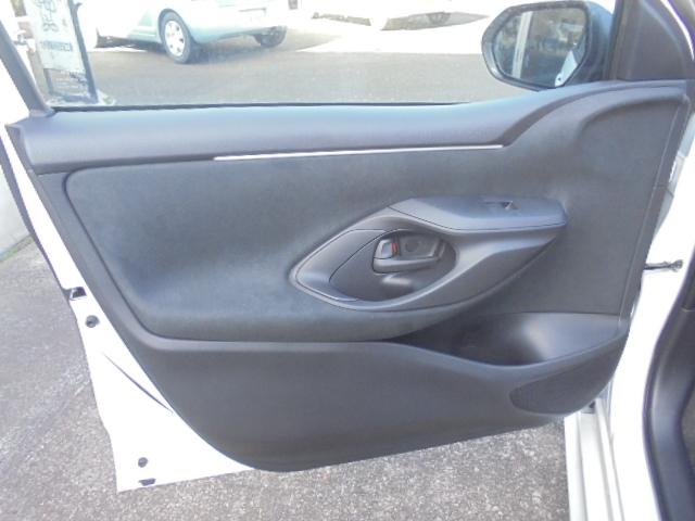 ヤリス Ｇ　登録済未使用車　純正コネクテッドナビ対応ディスプレイオーディオＴＶ＋パノラミックビューモニター　スマートキー２本　エンジンプッシュスタート　ＥＴＣ（未セットアップ）　オートライト　衝突被害軽減ブレーキ（5枚目）