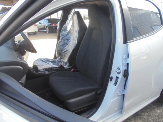 ヤリス Ｇ　登録済未使用車　純正コネクテッドナビ対応ディスプレイオーディオＴＶ＋パノラミックビューモニター　スマートキー２本　エンジンプッシュスタート　ＥＴＣ（未セットアップ）　オートライト　衝突被害軽減ブレーキ（6枚目）