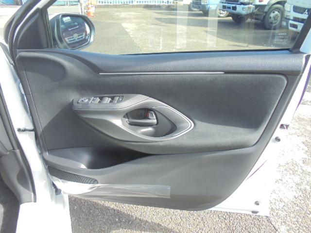 ヤリス Ｇ　登録済未使用車　純正コネクテッドナビ対応ディスプレイオーディオＴＶ＋パノラミックビューモニター　スマートキー２本　エンジンプッシュスタート　ＥＴＣ（未セットアップ）　オートライト　衝突被害軽減ブレーキ（24枚目）