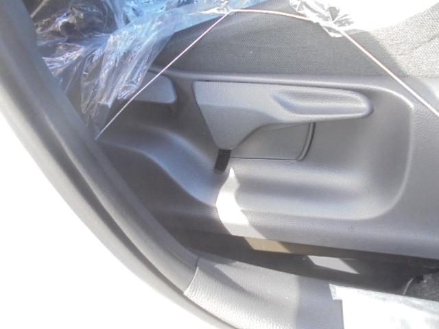 ヤリス Ｇ　登録済未使用車　純正コネクテッドナビ対応ディスプレイオーディオＴＶ＋パノラミックビューモニター　スマートキー２本　エンジンプッシュスタート　ＥＴＣ（未セットアップ）　オートライト　衝突被害軽減ブレーキ（27枚目）