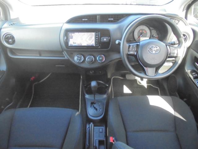 ヤリス Ｇ　登録済未使用車　純正コネクテッドナビ対応ディスプレイオーディオＴＶ＋パノラミックビューモニター　スマートキー２本　エンジンプッシュスタート　ＥＴＣ（未セットアップ）　オートライト　衝突被害軽減ブレーキ（31枚目）