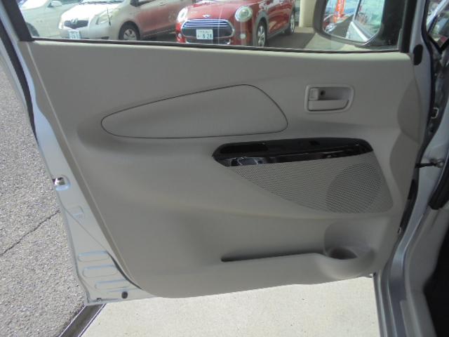 eKワゴン E 社外メモリーナビワンセグTV+バックモニター 純正キーレス ETC 運転席シートヒーター 横滑り防止機能 フロアマット・サイドバイザー 取説 ジャッキ工具・パンク修理キット搭載 室内ルームクリーニング(4枚目)