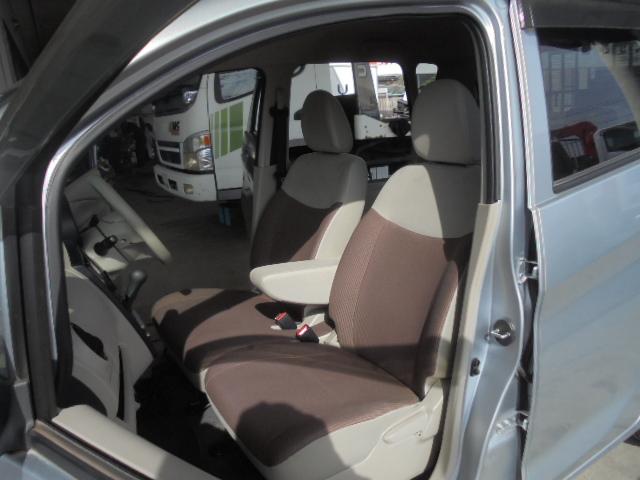 eKワゴン E 社外メモリーナビワンセグTV+バックモニター 純正キーレス ETC 運転席シートヒーター 横滑り防止機能 フロアマット・サイドバイザー 取説 ジャッキ工具・パンク修理キット搭載 室内ルームクリーニング(5枚目)