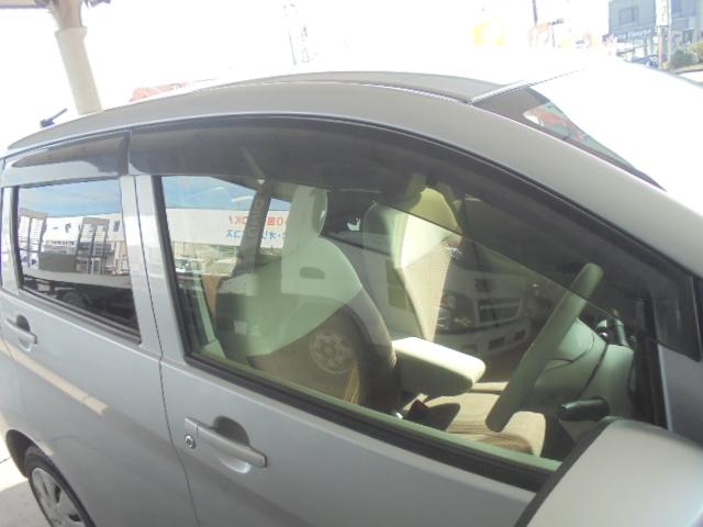 eKワゴン E 社外メモリーナビワンセグTV+バックモニター 純正キーレス ETC 運転席シートヒーター 横滑り防止機能 フロアマット・サイドバイザー 取説 ジャッキ工具・パンク修理キット搭載 室内ルームクリーニング(17枚目)