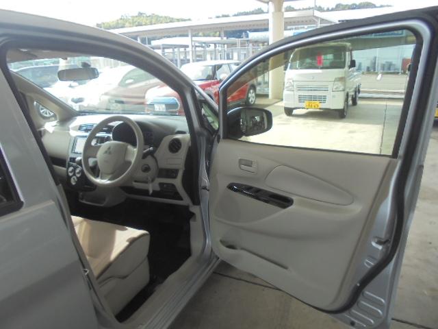 eKワゴン E 社外メモリーナビワンセグTV+バックモニター 純正キーレス ETC 運転席シートヒーター 横滑り防止機能 フロアマット・サイドバイザー 取説 ジャッキ工具・パンク修理キット搭載 室内ルームクリーニング(18枚目)