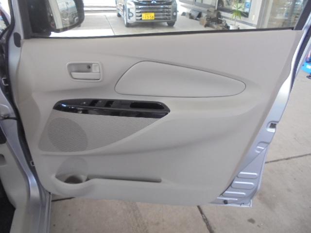 eKワゴン E 社外メモリーナビワンセグTV+バックモニター 純正キーレス ETC 運転席シートヒーター 横滑り防止機能 フロアマット・サイドバイザー 取説 ジャッキ工具・パンク修理キット搭載 室内ルームクリーニング(19枚目)