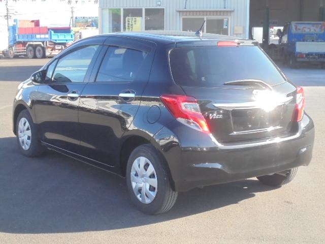 ヴィッツ １．０Ｆ　ＬＥＤエディション　純正ナビＴＶ＋バックモニター　スマートキー×２本　エンジンプッシュスタート　ビルトインタイプＥＴＣ　前方ドライブレコーダー　オートハイビーム　オートライト　衝突被害軽減ブレーキ　車線逸脱警報装置（12枚目）