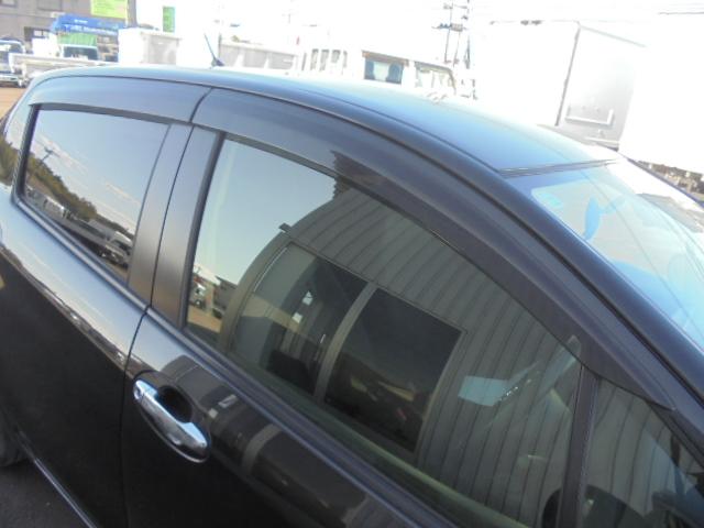 ヴィッツ １．０Ｆ　ＬＥＤエディション　純正ナビＴＶ＋バックモニター　スマートキー×２本　エンジンプッシュスタート　ビルトインタイプＥＴＣ　前方ドライブレコーダー　オートハイビーム　オートライト　衝突被害軽減ブレーキ　車線逸脱警報装置（20枚目）