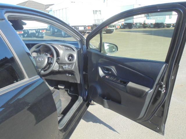 ヴィッツ １．０Ｆ　ＬＥＤエディション　純正ナビＴＶ＋バックモニター　スマートキー×２本　エンジンプッシュスタート　ビルトインタイプＥＴＣ　前方ドライブレコーダー　オートハイビーム　オートライト　衝突被害軽減ブレーキ　車線逸脱警報装置（21枚目）