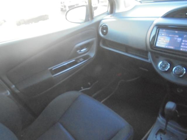 ヴィッツ １．０Ｆ　ＬＥＤエディション　純正ナビＴＶ＋バックモニター　スマートキー×２本　エンジンプッシュスタート　ビルトインタイプＥＴＣ　前方ドライブレコーダー　オートハイビーム　オートライト　衝突被害軽減ブレーキ　車線逸脱警報装置（53枚目）