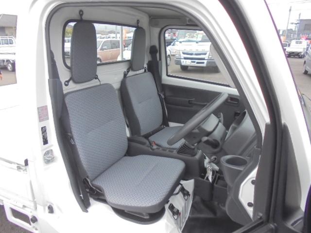 キャリイトラック KCエアコン・パワステ 届出済未使用車 デユアルカメラブレーキサポート パートタイム4WD フロア5速ミッション エアコン パワステ パワーウインドウ エア-バッグ 純正キーレス オートライト パーキングセンサー 新車保証書(15枚目)